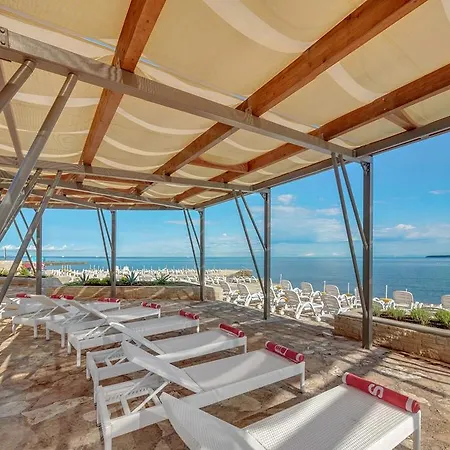 Plava Laguna 4*