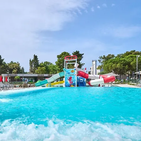 Plava Laguna Szálloda 4*