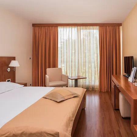 Plava Laguna Szálloda 4*