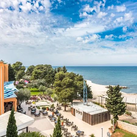 Plava Laguna Szálloda 4*