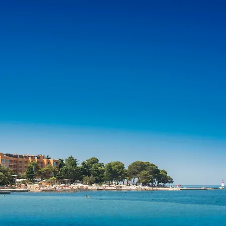 Plava Laguna Szálloda