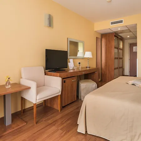 Hotel Plava Laguna 4*